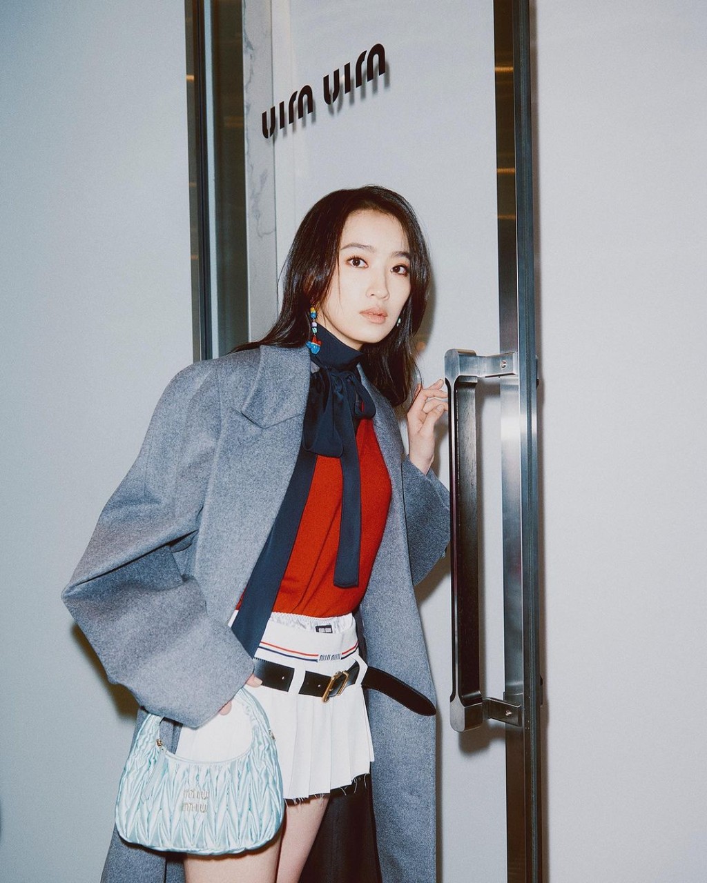 雖然她今年只有22歲，但憑着其標緻樣貌，近年已成為不少名牌的寵兒。